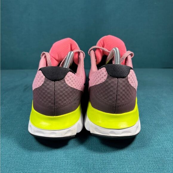 Size 9.5 - Women’s Nike Renew Run 2 pink shoes - Picture 2 of 9